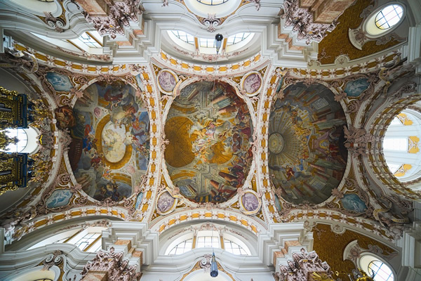 奥地利的许多教堂经常举行古典音乐会