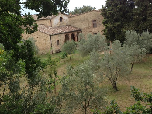 在意大利各地您可以留下的修道院和修道院