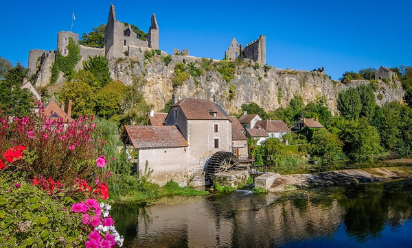 在法国做志愿者修复一座城堡