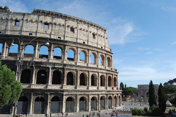 您可以在夏季指导罗马的游览