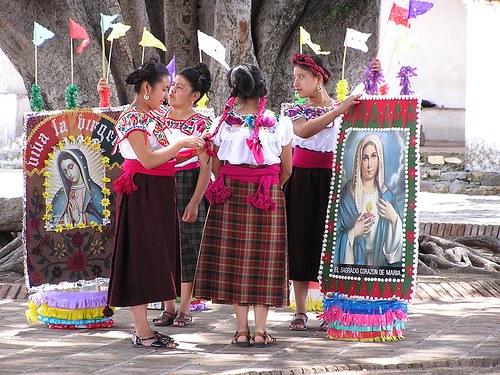 Teotitlan del Valle的纺织女工