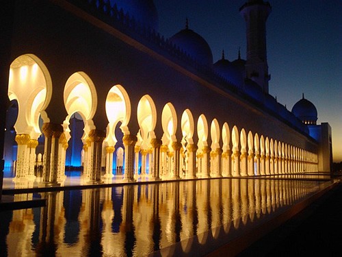 位于阿拉伯联合酋长国阿布扎比的谢赫扎耶德大清真寺