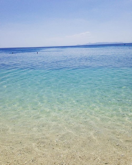 太阳海岸雅典海滩的水