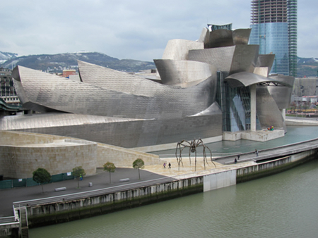 毕尔巴鄂的古根海姆博物馆已成为西班牙旅游业的地标