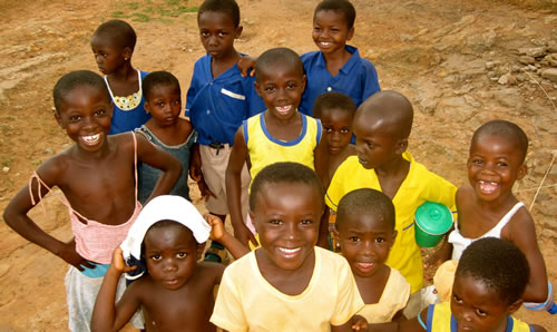 加纳贝尼姆村的小学生