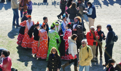 在西班牙萨克蒙特的节日上，弗拉门戈舞者