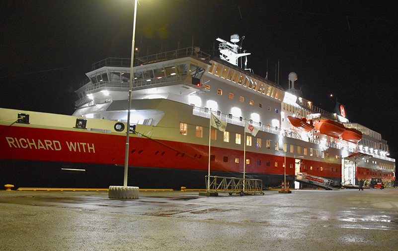 艘Hurtigruten在挪威